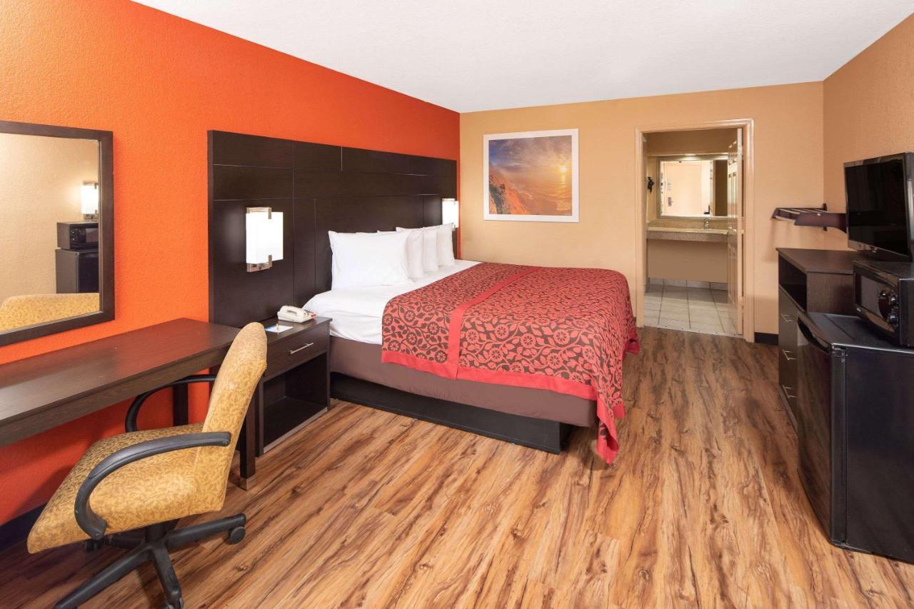 Days Inn By Wyndham Tupelo Exterior photo