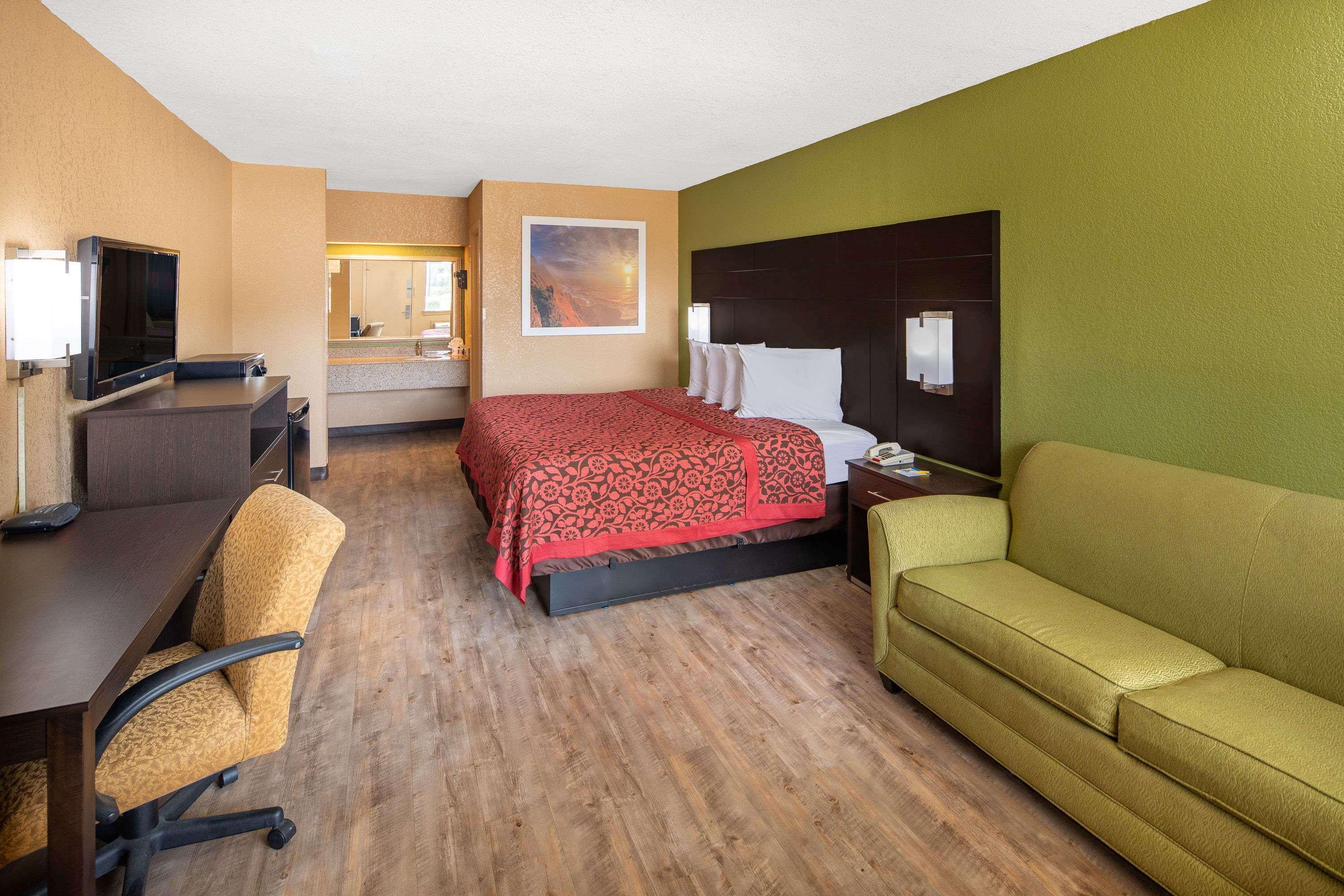 Days Inn By Wyndham Tupelo Exterior photo