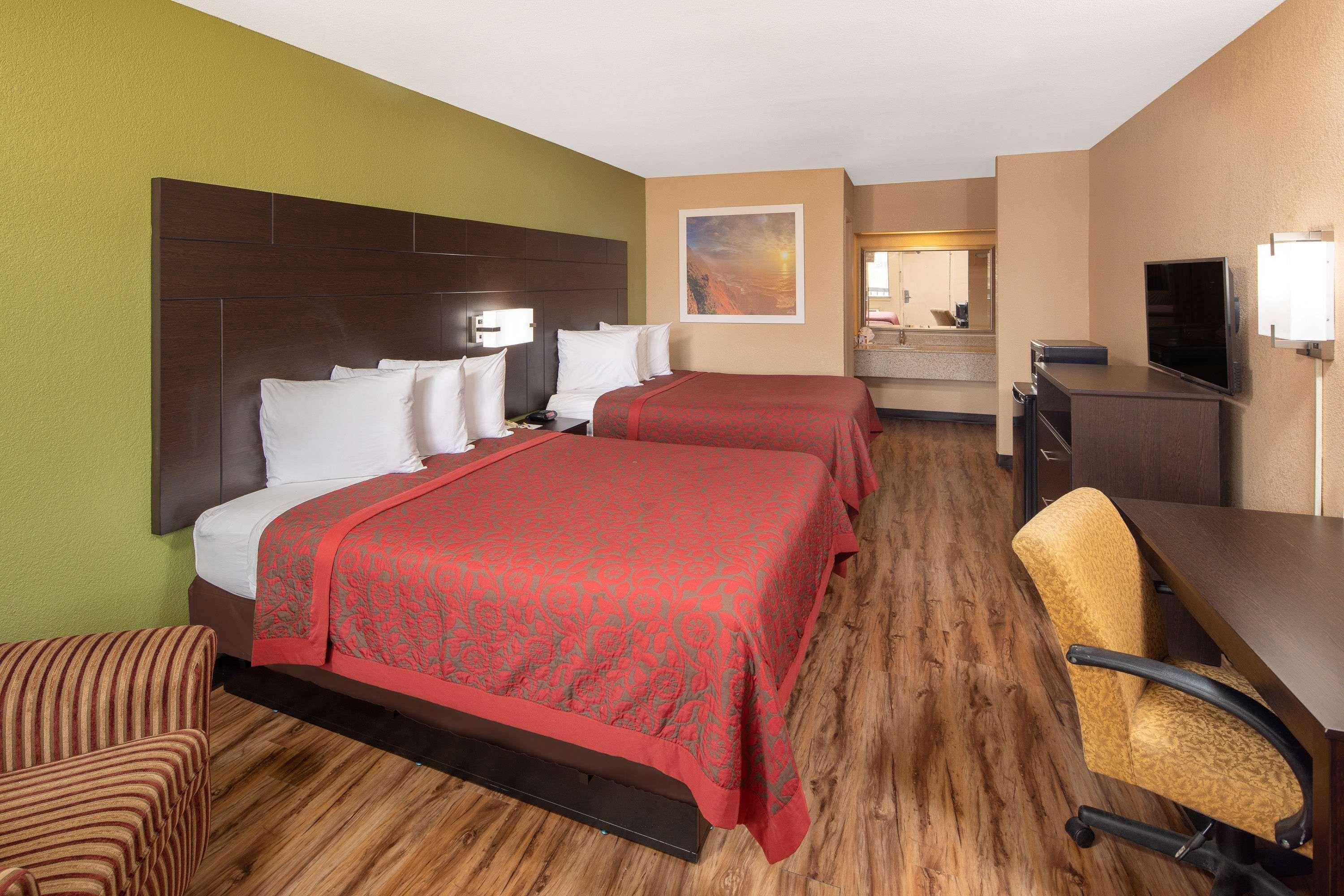 Days Inn By Wyndham Tupelo Exterior photo