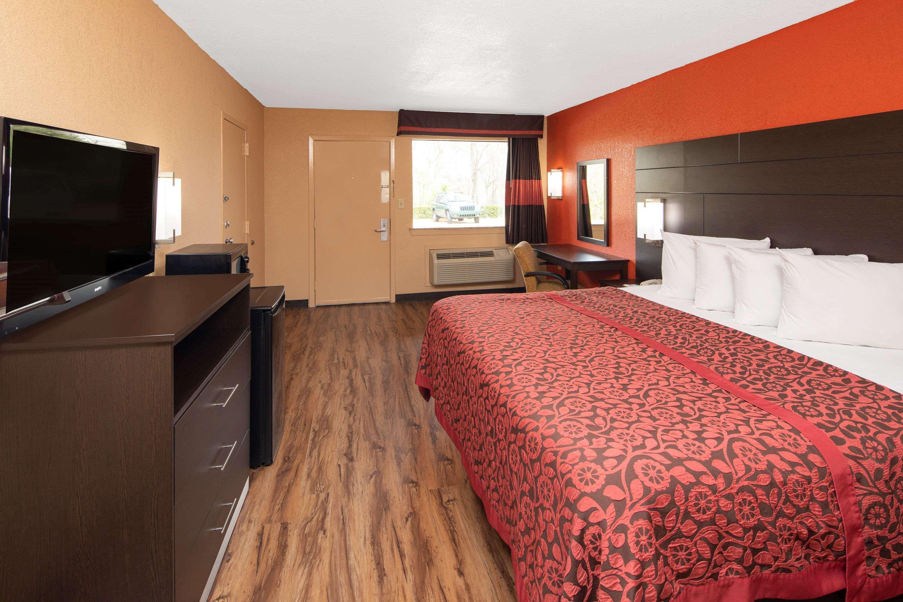 Days Inn By Wyndham Tupelo Exterior photo