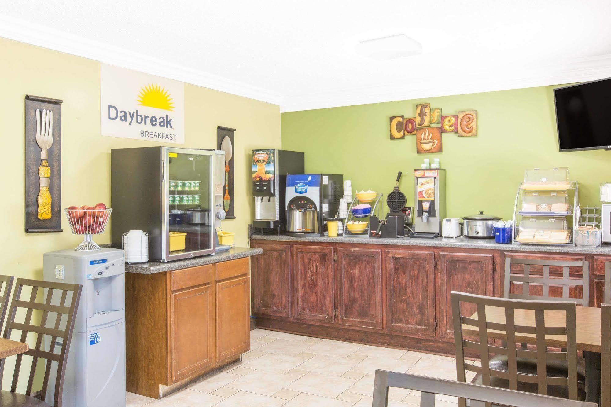 Days Inn By Wyndham Tupelo Exterior photo