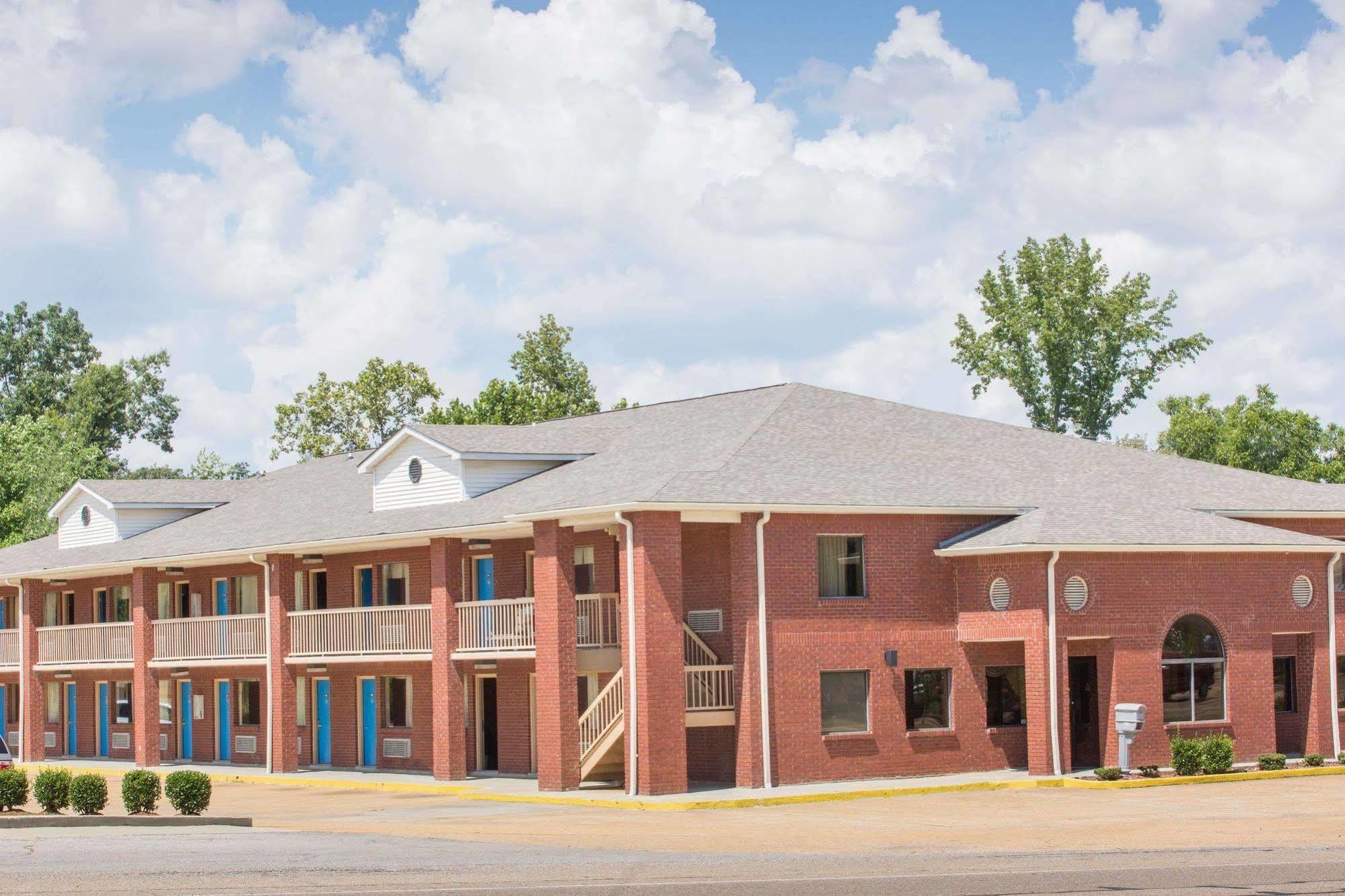 Days Inn By Wyndham Tupelo Exterior photo