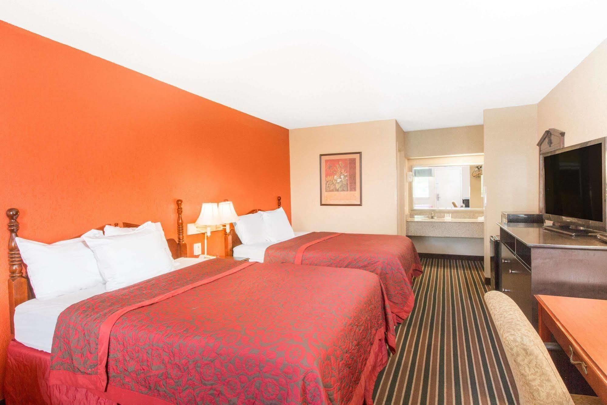 Days Inn By Wyndham Tupelo Exterior photo