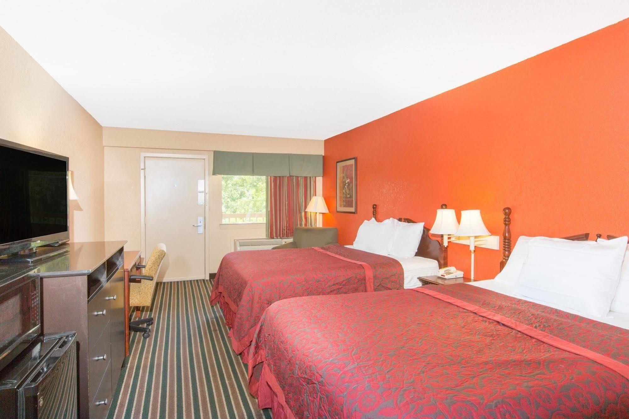 Days Inn By Wyndham Tupelo Exterior photo